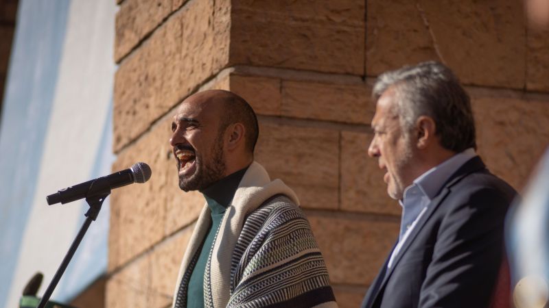 Abel Pintos cantó en la Casa de Gobierno de Mendoza y emocionó a todos